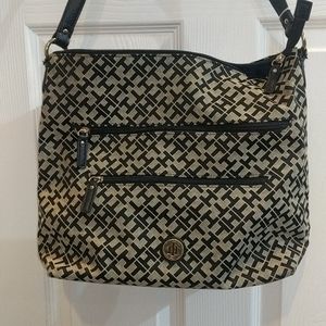 Tommy hilfiger large handbag exc. Cond